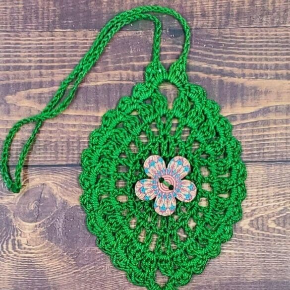 Bullseye Flower on Green Bloom Charm