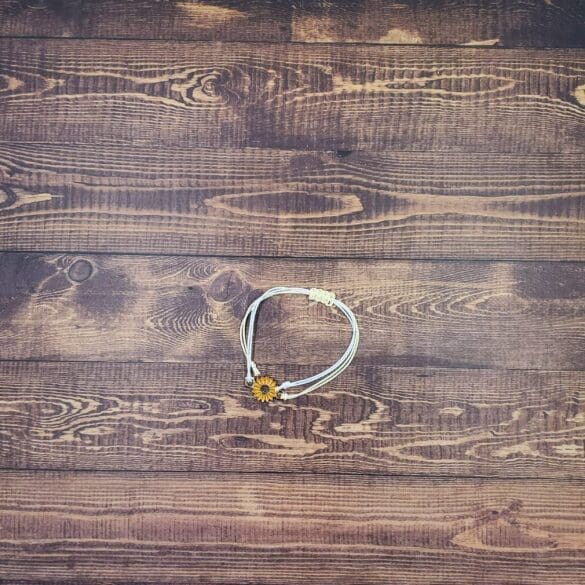 Classic Sunflower Bracelet in White/Cream