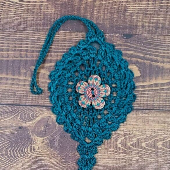 Bullseye Flower on Peacock Green Bloom Charm
